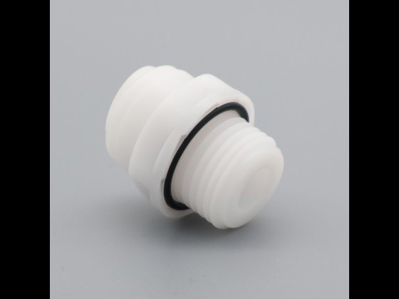 Push-in-sexkantnippel tillverkad av polyoxymetylen (POM). Uppfyller EC 1935/2004. Lång livslängd och hög sanitär standard. Beställ via webbshop här!