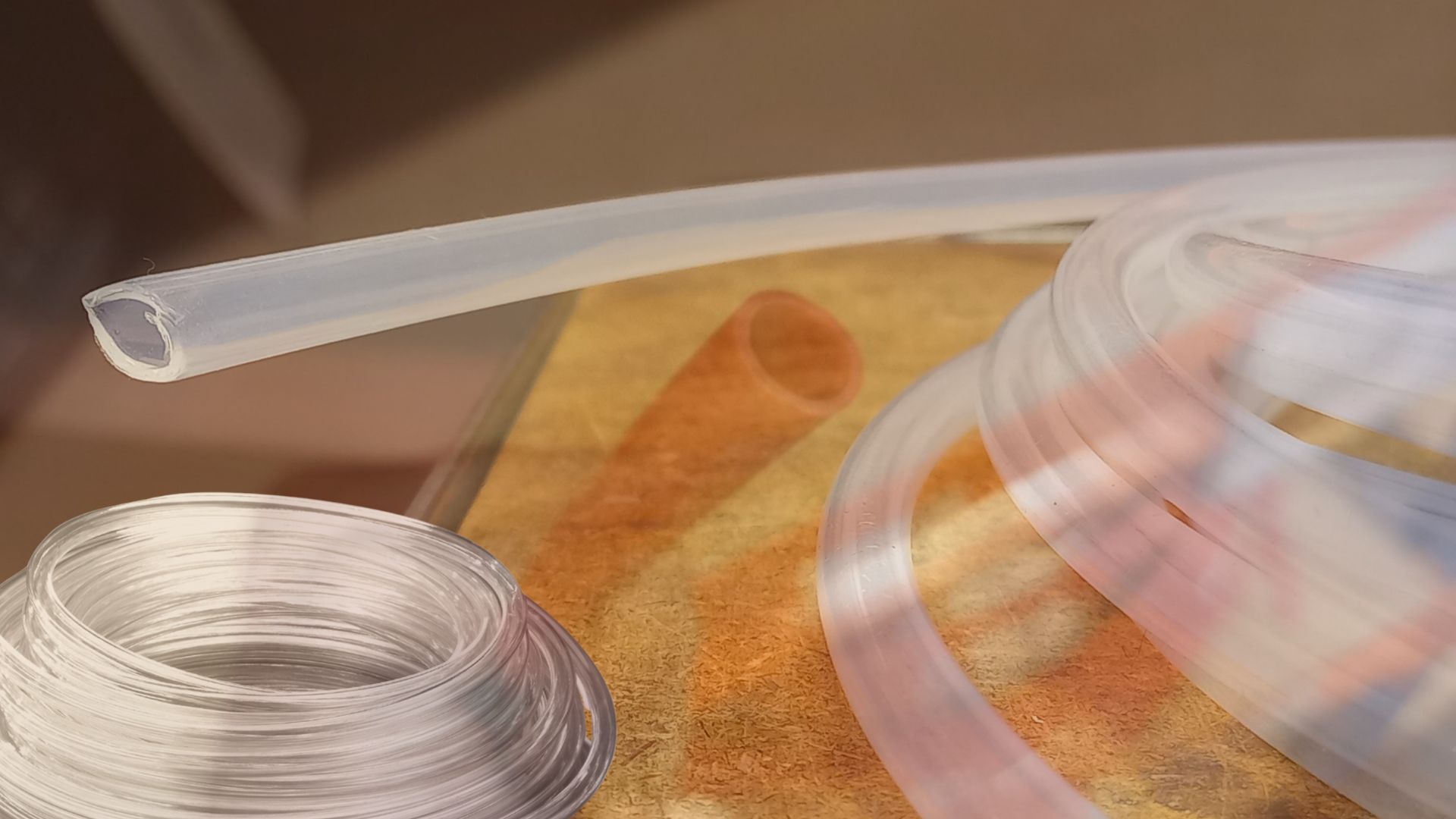 Miniguide för slangar: FEP, PTFE eller silikon?