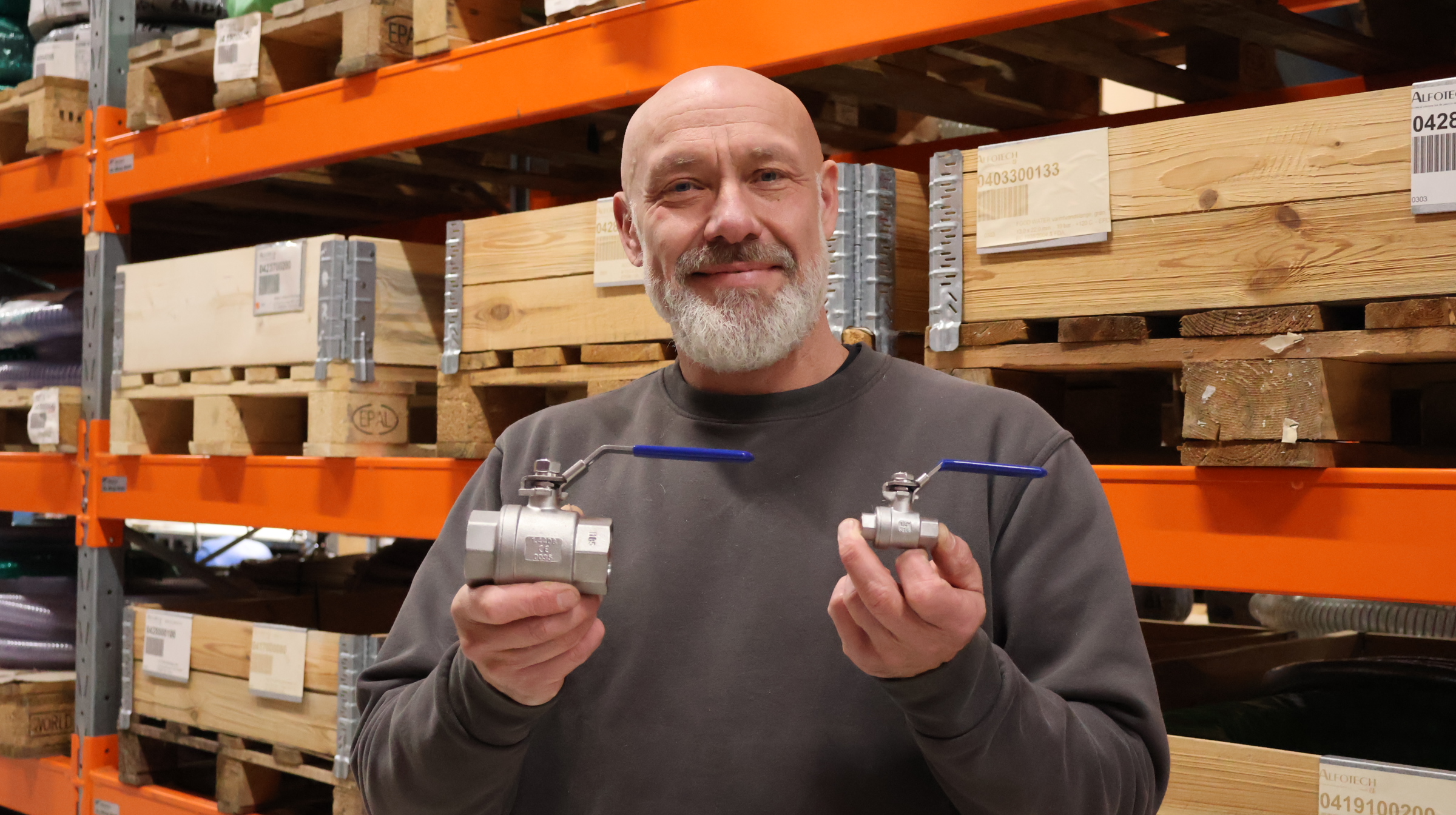 peter holds ball valves