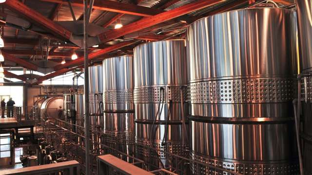 Lagertankar i produktionshall